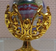 しょうもないけど笑ったから僕の負け。 ゴージャスになるカプセルスタンド ガチャガチャ ガシャポン 石ころエッグパンチ