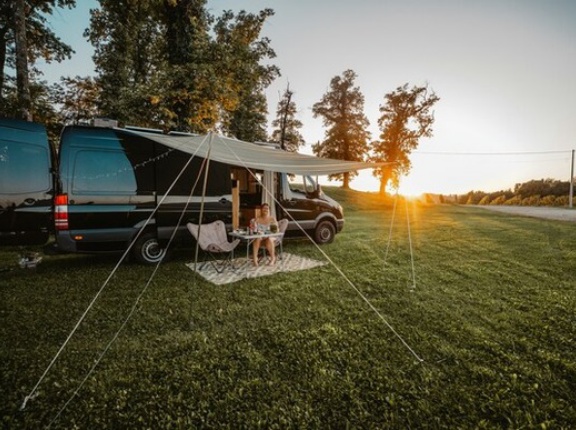 熊本市が避難者向けの「車中泊マニュアル」を策定…熊本地震の経験を基に、体を水平にして寝ることなど推奨