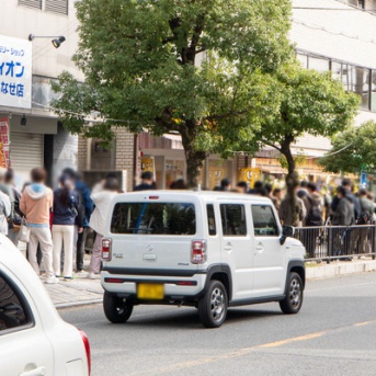 水無瀬駅ちかくにつくってた「中華蕎麦 三藤」がオープンしてる。めっちゃ行列できてた