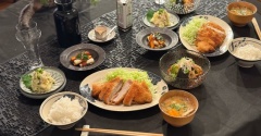 冷蔵庫にあるもので、トンカツ定食の夜ごはん