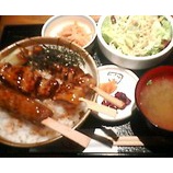 『肴や ぎん八「地鶏串焼丼」780円』の画像