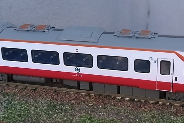 台湾　(Nゲージ) 鉄支路模型　EMU700 電車 台湾 (Nゲージ) 鉄支路模型 EMU700 電車