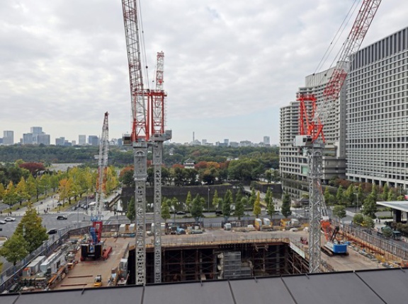 3基目タワークレーンが設置された地上20階「(仮称)東京海上ビルディング計画」の建設状況！木質の外観となる鉄骨造・木造オフィスビル（2025.11.8）