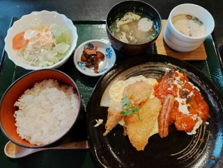 ひょうたんのランチは日替わりと3つのセットから選ぶ
