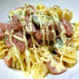 『パスタのサラダ・ミートグラタン風』の画像