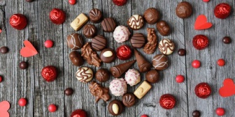 俺に強烈なアピールをしてくる会社の別部署の後輩女子がいるんだ。