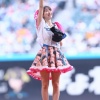 牧野真莉愛がエスコンで始球式　新庄監督の顔入りスカートに「インパクトでかすぎ」