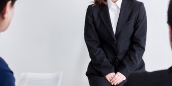 就職活動用の写真撮影のためにスタジオを予約。→予約時間になっても担当が来ず遅れる説明もなく30分待ち続けた