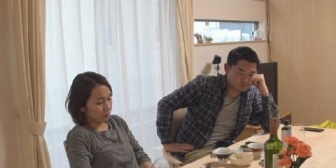 嫁と食事中に言い合いになった。俺が「価値観合わねぇ」と家出て行こうとしたら…食べてた中華丼、食器ごと床に叩きつけた。あわゎゎ…