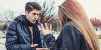 私への３０万の借金も返さず、その状況で共同通帳から無断に引き出して飲みに使ってた。彼の非常識な行動に呆れ気味です…