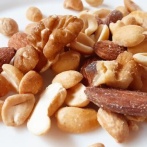 「機内でナッツ食べないで」アレルギー当事者が抱える不安