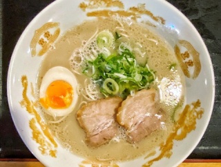 らあめん彩龍@岩国市 の 「コンビ」 #らあめん彩龍 #コンビ #月曜から夜ふかし #マツコデラックス #炒飯を作りたくない問題 #岩国市 #山口県 #ラーメン #つけものいし