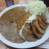 『築地 カレー中栄「炙りチャーシューカレー」900円』の画像