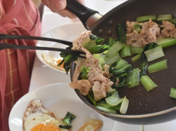 【便利すぎる万能トング】手を汚さず調理できる！左手が利き手になる！調理・取り分け・揚げ物にも大活躍♬（PR）