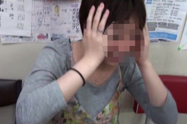 女子大生が理髪店で大胆なイメチェンを強要される屈辱の断髪フェチ動画 女性の髪をバッサリ切る剃髪 断髪フェチ厳選 動画画像