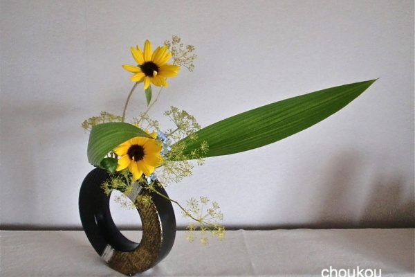 d217 花器 変形 リング　イエロー 二口　c930 自由花 二口 ニュアンス 花に想いを - 変形花器