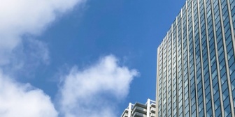 28歳の独身男性で、41歳の既婚女性の係長に心惹かれています。