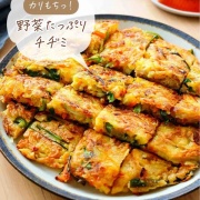 ♡カリもち！野菜たっぷりチヂミ♡【#簡単レシピ #時短 #節約 #豚肉 #チーズ #ニラ #韓国料理 】