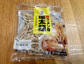 「セブンイレブン 中丸8丁目店」にて「とみ田」監修 豚ラーメン用極太麺、豚ラーメンスープなど