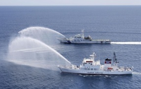 高市政権　違法操業の中国漁船拿捕「毅然と取り締まる」