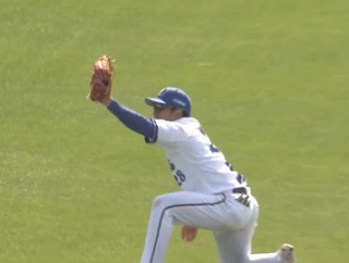 【8年目の飛躍】DeNA・勝又温史、ダイビングキャッチ！ガッツマン襲名か