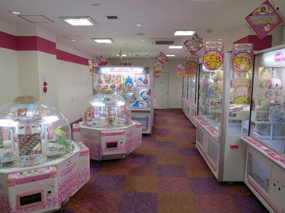 海外「日本でクレーンゲームに嵌ってしまった……」日本のクレーンゲームの戦利品に対する海外の反応