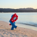 大人気とは聞いていたが　　ミャクミャク写真集？　　No6043