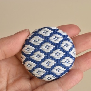 ビンテージ刺繍キルト(スーちゃん他) 172×180位　刺繍部分20角×32個 矢沢順子さんのキルト】レッドワークでスーちゃんの刺繍 : happy-go