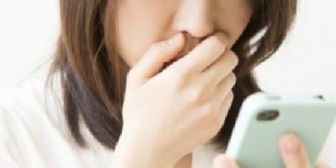 女性下げする気持ち悪い父から、再婚したい女性が出来たとLINEが来たけど無視してたら、母が怒られてしまいました。養育費をもらっている間は我慢しなければいけないんでしょうか？