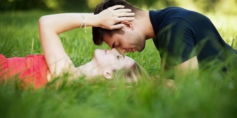 旦那大好きなんだけど…親友のような感覚になっちゃってお互い恥ずかしくてレス状態。改善したいんだけどどうしたら…