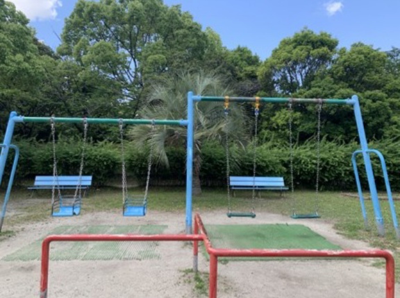 【衝撃】公園にきた令和キッズ、無表情で立ち尽くす…