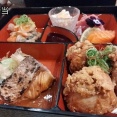 歩いて喋って食べて