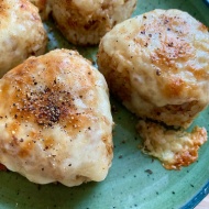 チーズとおかかがベストマッチな焼きおにぎり！