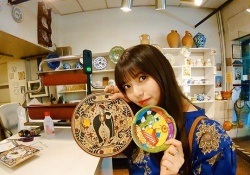 シュール？ 齋藤飛鳥ちゃん、その絵柄のお皿、家に飾るの・・・？
