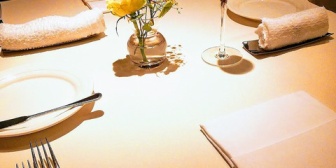 同棲前の挨拶で彼女の親と食事した。お店は親が予約した。これってご馳走されるのが普通？