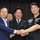#韓国記事翻訳　『年俸1億の人なら6億ボーナスで妥結』、『脅迫しておいて何が妥結だ。強奪ではないのか？』