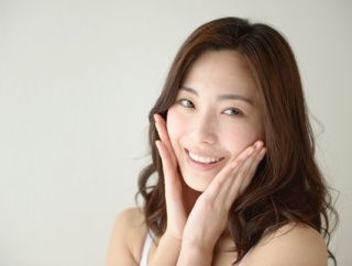 【意味不明修羅場】私「妊娠したんだー」20年来同僚「妊婦だから送ってやるよ」→帰宅すると女がやってきて「私、旦那さんの彼女なんですけど」と傘立てから傘を引き抜く。思わず私は