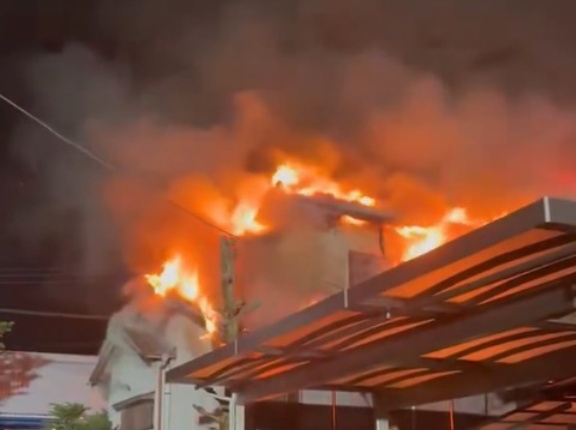 【火事情報】静岡県富士宮市大岩付近 建物から炎と煙あがる火災4月20日 #静岡 #富士宮 #火災