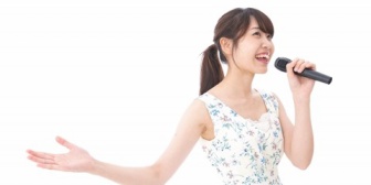 【愚痴】友達の前でカラオケを歌ったら「昭和かよwww」って大笑いされた。歌ったのは昭和の曲じゃないのに…？