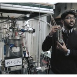 ハーバード大、世界で初めて「金属水素」の生成に成功…実用化すれば常温の超電導の実現も