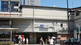 【大阪】共産党の選挙カー前で女性が倒れる → そのまま演説を続けて救助活動を妨害