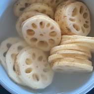 今日は「れんこんの日」やみつきなおいしさ！れんこんのエビはさみ揚げ