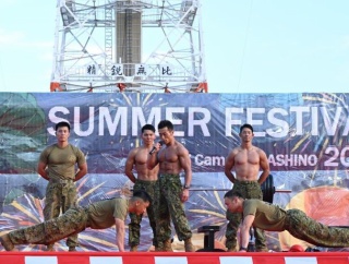 陸自習志野駐屯地夏まつりに約4万6000が来場…現役空挺隊員によるマッスル講座も開催！