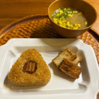 うなぎ焼きおにぎりで朝ごはん