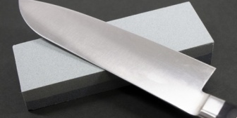 【メシマズ妻】ボーナスの使い道で迷ったけれど、まずは良いナイフを買うことにした。