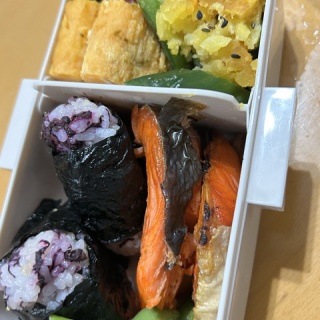 MUSIC MAKES US HAPPY!