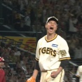 阪神・大竹、無死満塁のピンチを抑えて大絶叫！！