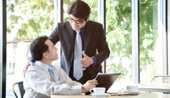 日本人には理解しがたい海外の変わった習慣23選