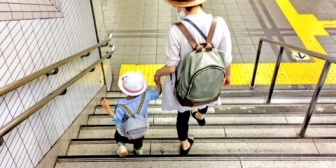 母は色白で華奢だけど、色黒沖縄顔の父にそっくりな私。幼稚園生になった頃、叔父に「ほんとお前は姉さんに似てないな、ブスだしデブだしバケモノにそっくり」と言われて…