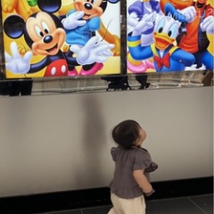 Disney store。